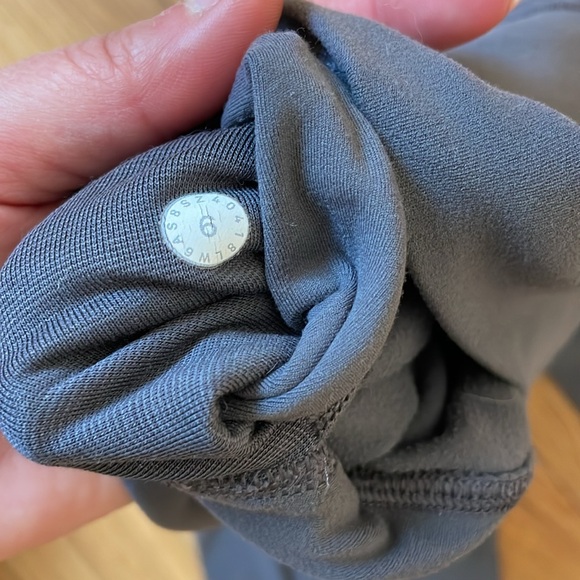 Lululemon align gray cropped leggings - Picture 4 of 4